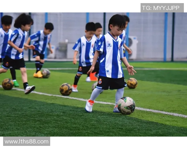 名古屋与湘南海的激烈对决展现足球魅力与团队精神 名古屋与湘南海的激烈对决展现足球魅力与团队精神