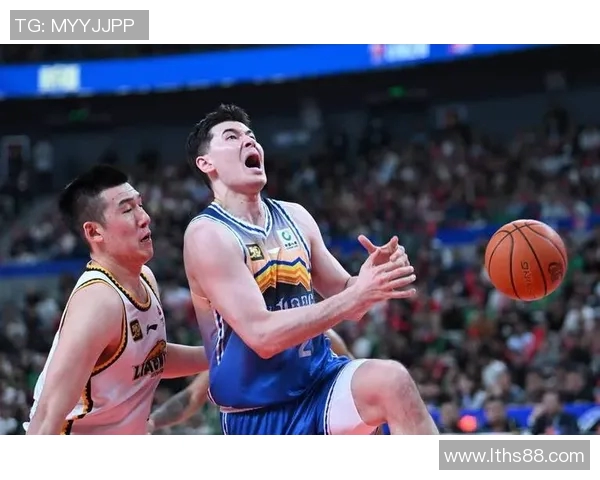 北京主场迎战辽宁季后赛第三场争夺激烈双方全力以赴争夺胜利荣耀